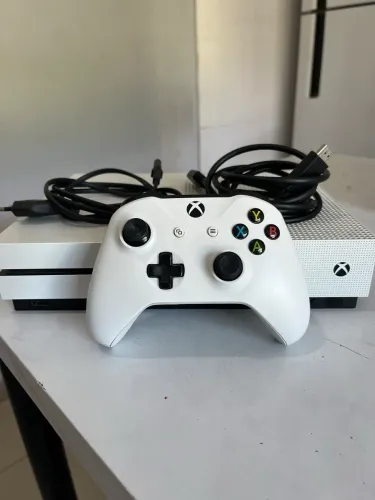 XBOX ONE BRANCO APROX. 1TB + 1 CONTROLE