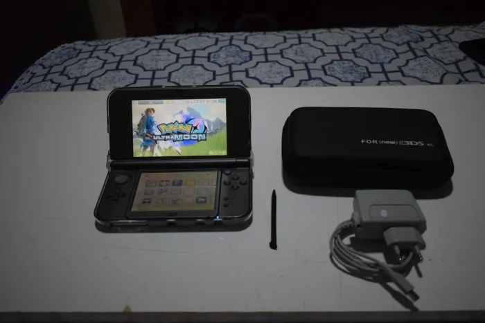 New Nintendo 3ds XL Cinza + cartão sd de 64 gb