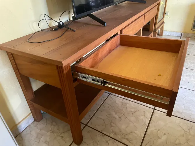 Móveis de madeira pura