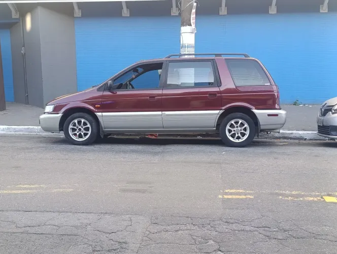 Mitsubishi Space Wagon/ Glxi 2.4 1996