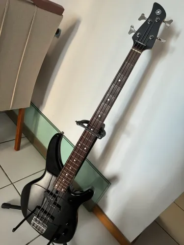 Baixo yamaha TRBX 174