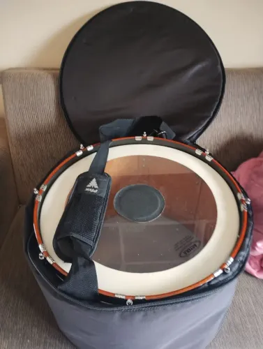 Zabumba Zito Profissional 18" Semi-Nova - Kit Completo com Bag, Correia e Baquetas