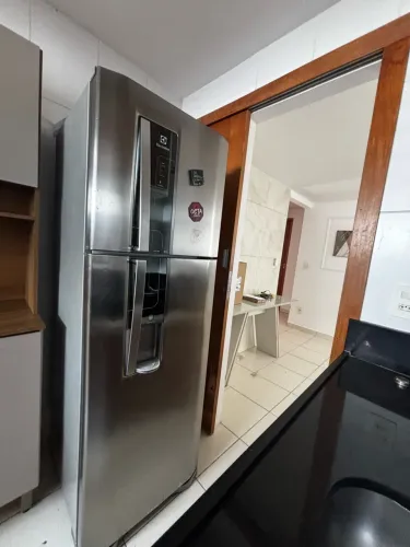 Geladeira Eletrolux prata em ótimo estado