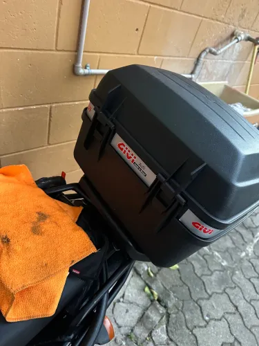 Baú Bauleto Givi Universal 27 L Monolock Traffic E27m Preto