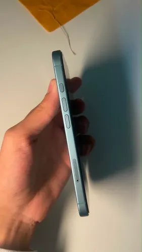 Iphone 16 azul usado