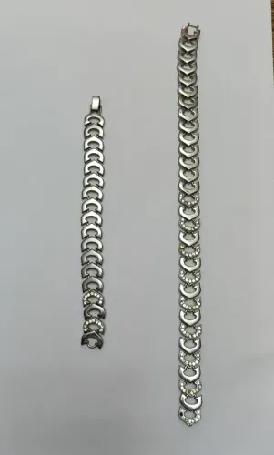 Conjunto Feminino Colar e Pulseira Prateados com Strass Elegante