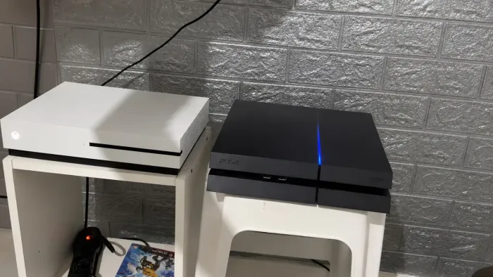 ps4 e x box one s 