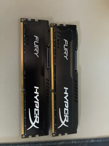 Total: 16 GB de RAM DDR3 1600 MHz 2 pente