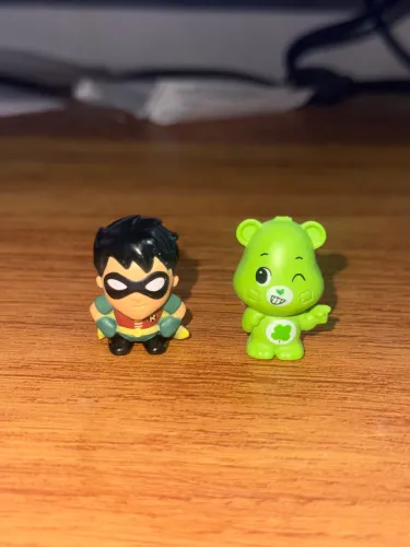2 Gogos Cacau Show (1 Robin coleção batman + 1 Ursinho carinhoso verde)