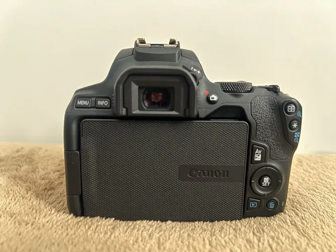 Canon SL3