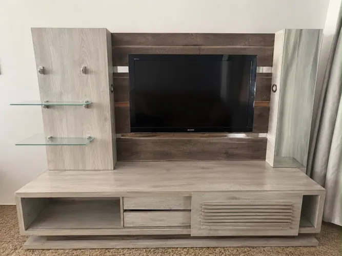 Hack de TV com painel e espelho