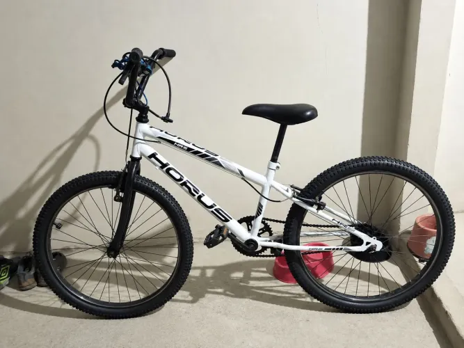 Bicicleta aro 24 HURUS COR branca/preta