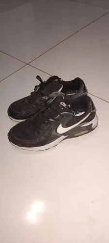 Tênis Nike Air Max Preto e Branco<br> <br>Valor: R$ 150,00