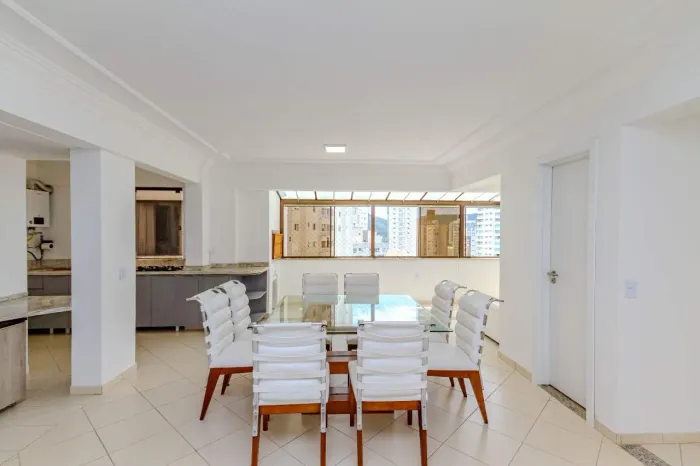 Aluguel: Cobertura Duplex no Centro em Balneário Camboriú.