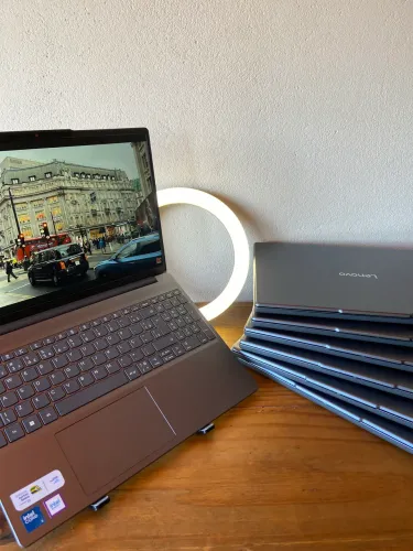 Notebook Lenovo Core 3 / Intel Graphics / 8GB RAM / 256GB SSD / Tela 15.6? FullHD