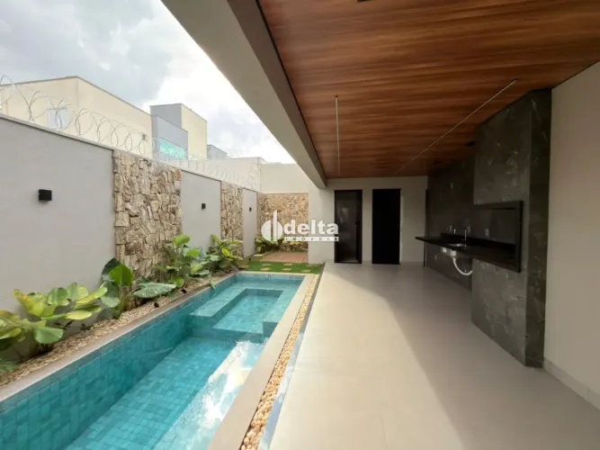 Casa com 3 quartos sendo 1 suíte disponível para venda no bairro Novo Mundo em Uberlândia-