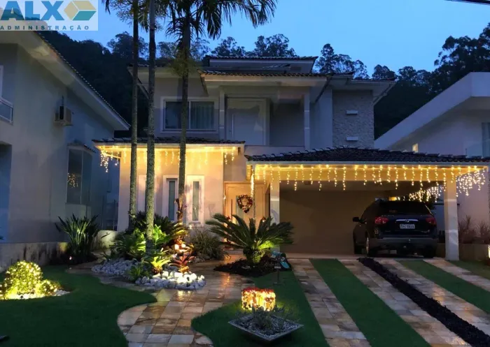 Maravilhosa Casa com 3 dormitórios para alugar, 250 m² por R$ 5.200,00mês - Rio do Ouro -