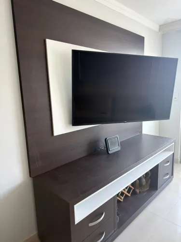 Vende-se rack com painel