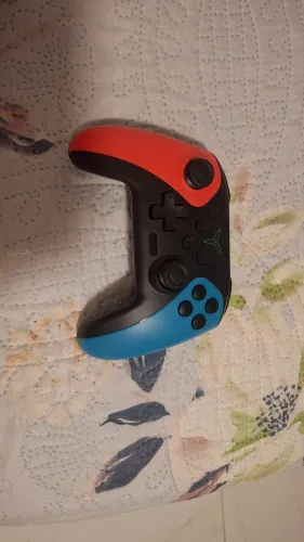 Controle gamer com entrada tipo C para celulares e computadores