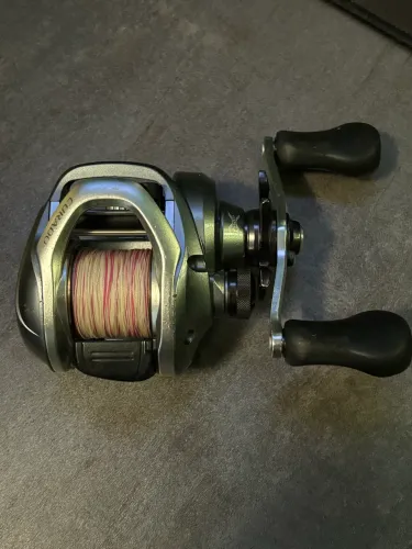 Shimano curado 200 direita 