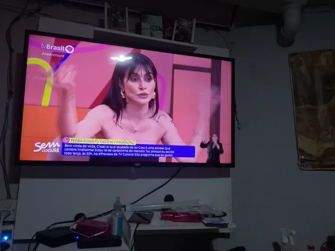 Vende-se uma televisão 40 polegadas smart