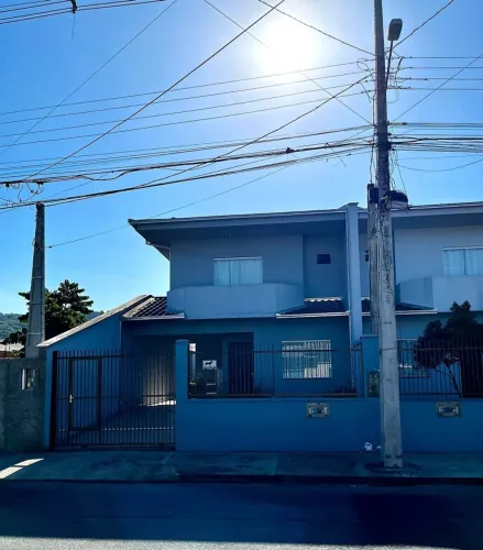 Sobrado para Venda em Joinville, Iririú, 3 dormitórios, 1 suíte, 3 banheiros, 2 vagas