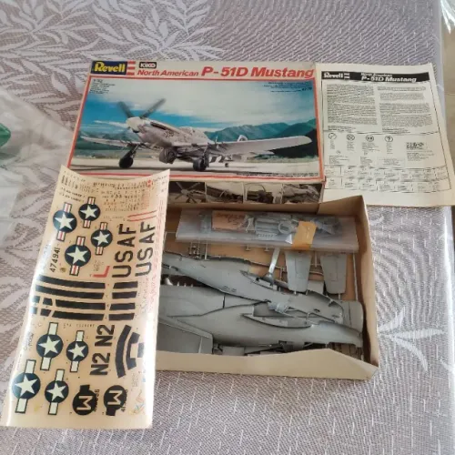 kit de plastimodelismo Revell Kikoler North American P-51D Mustang escala 1:32