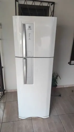 VENDO GELADEIRA ELECTROLUX FROST FREE EM ÓTIMO ESTADO DE USO COM GARANTIA