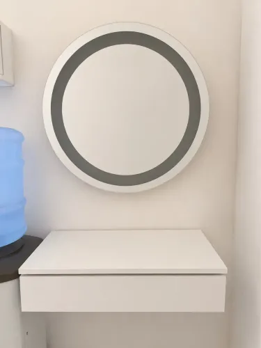 Vende-se espelho LED + armário com gaveta