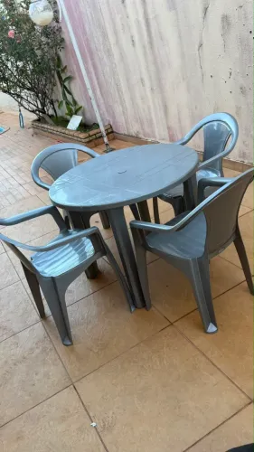 Mesa de plástico 4 cadeiras