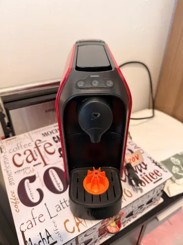 Cafeteira dê cápsulas três corações