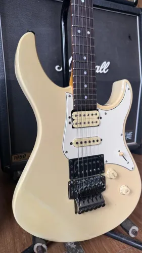 Yamaha Pacifica 621 impecável 