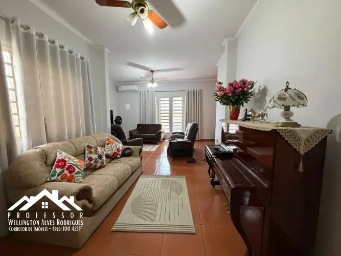 Casa com edícula à venda na Vila Castelar/Centro em Limeira-SP