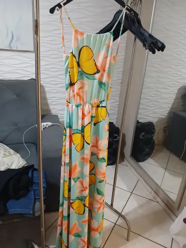 Vestido longo de marca caríssima novos alguns veste até 42 e outros tamanho g