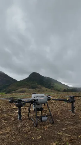 PULVERIZAÇÃO COM DRONE 