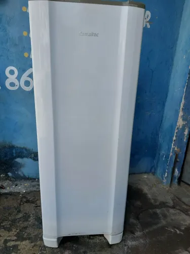 Vendo Geladeira Esmaltec 245L