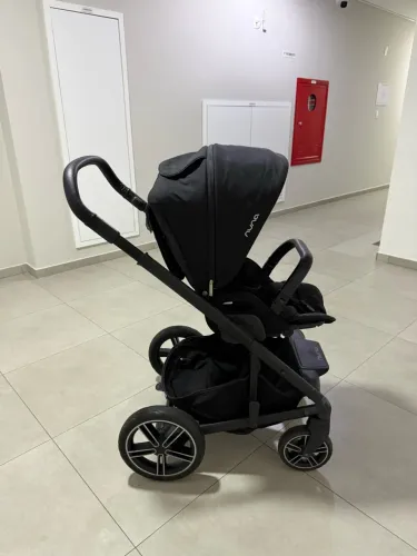 Carrinho Nuna Mixx2 preto - assento reversível, rodas grandes