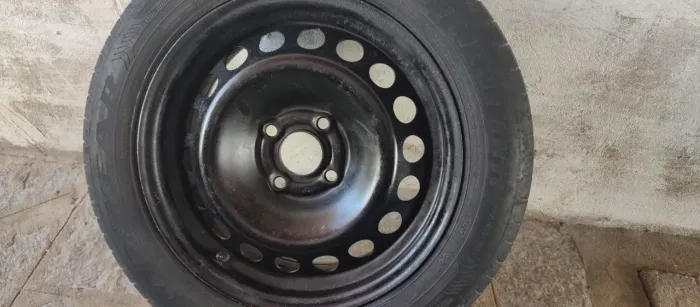 1 roda aro15 original GM com pneu furacão 4x100