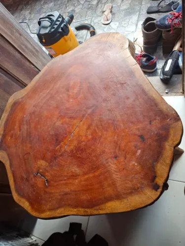 Mesinha de centro de tronco de árvore