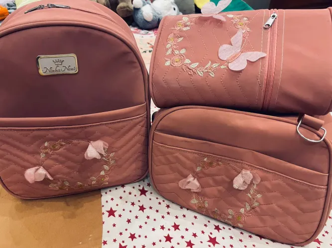 Vendo bolsas de bebê se alguém tiver interesse chama no chat