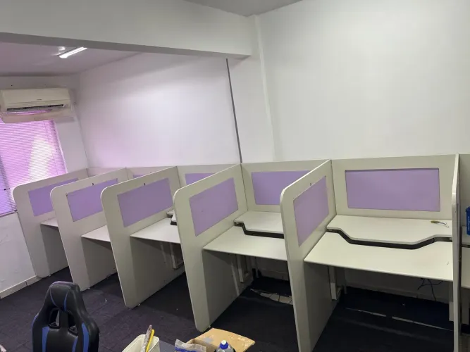 Mesa / baia de estudo ou atendimento escritório