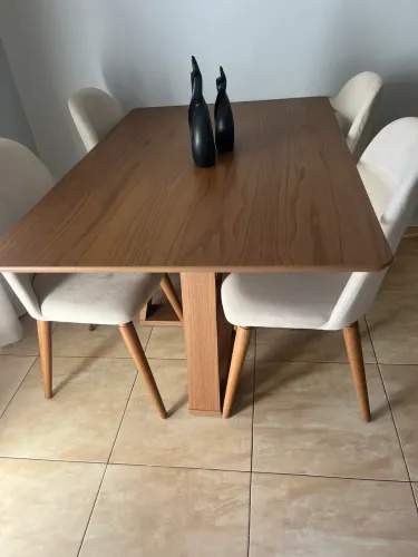 Mesa Madeira com 4 cadeiras de Linho 