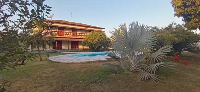 Sobrado de Altíssimo Padrão à Venda Colina/SP Localização privilegiada, em região extrem