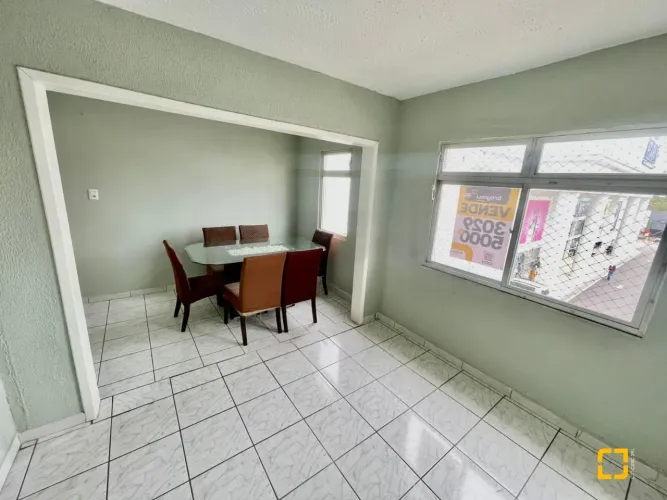 Apartamento à venda em excelente localização no bairro Santos Dumont, em São José.