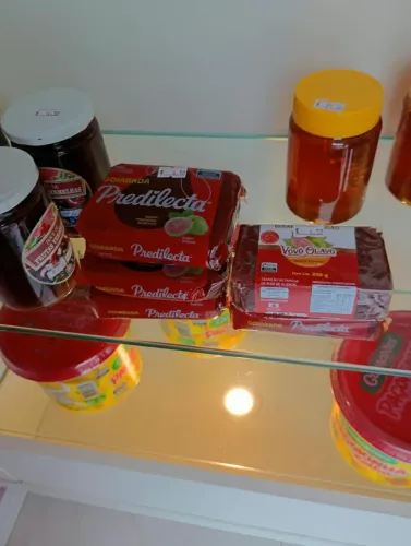 Balcão expositor de loja,acende a luz