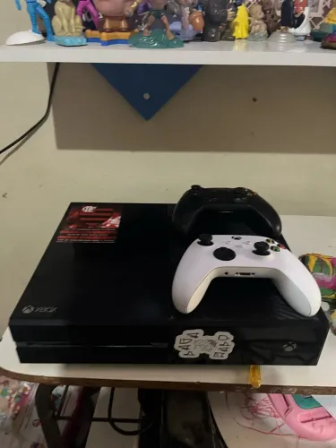Xbox one - 500GB 2 controles 