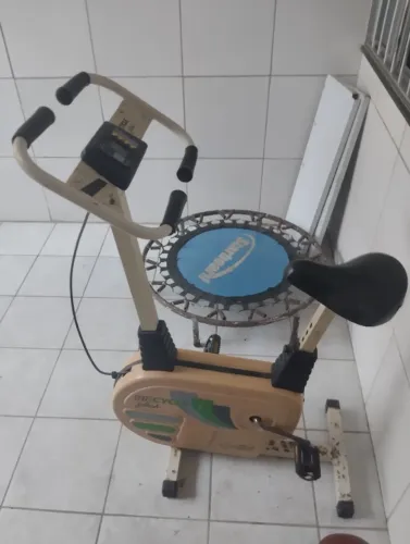Vendo uma bicicleta hergometrica e um jump e uma esteira total 350,00