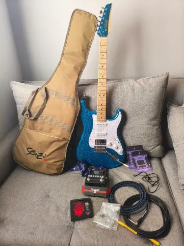 GUITARRA SEIZI+ACESSORIOS