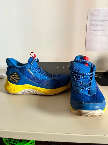 Under armour curry 3z ( negociável )