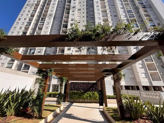 Apartamento a venda, 2 Quartos com suíte e varanda em Condomínio Clube